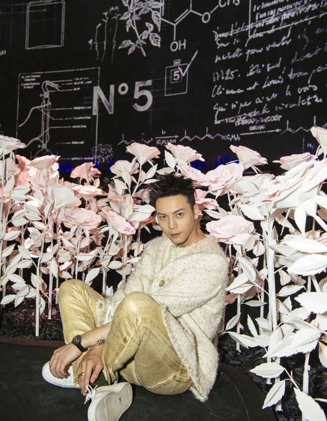 陈伟霆（William Chan） - 参与了《听见你的声音》等多部影视剧，并逐渐向电影领域发展。_陈伟霆（William Chan） - 参与了《听见你的声音》等多部影视剧，并逐渐向电影领域发展。_陈伟霆（William Chan） - 参与了《听见你的声音》等多部影视剧，并逐渐向电影领域发展。