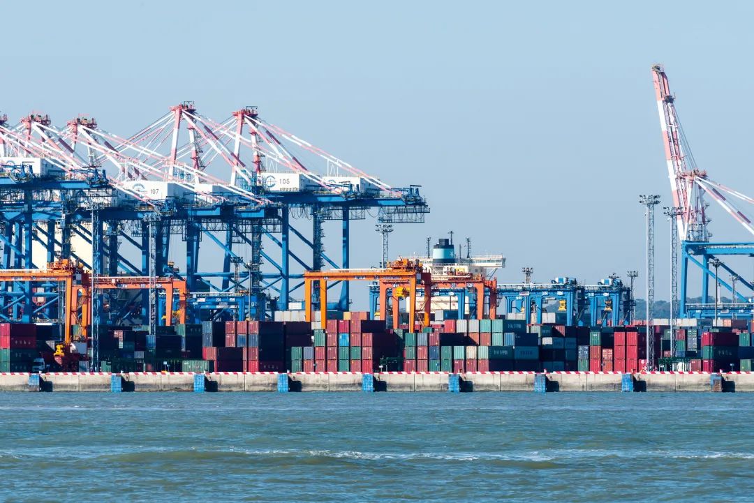 全球石油供应风险的上升，如何影响国际贸易与经济稳定？_石油贸易现状_石油对外贸易依存度