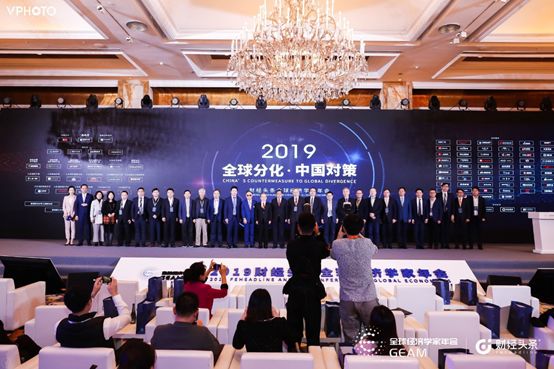 胡润新金融行业年度风云人物_胡润在中国经济转型中的角色_胡润会讲中文