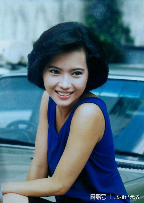 蓝洁瑛的隐秘生活与内心挣扎_蓝洁瑛的隐秘生活与内心挣扎_蓝洁瑛的隐秘生活与内心挣扎