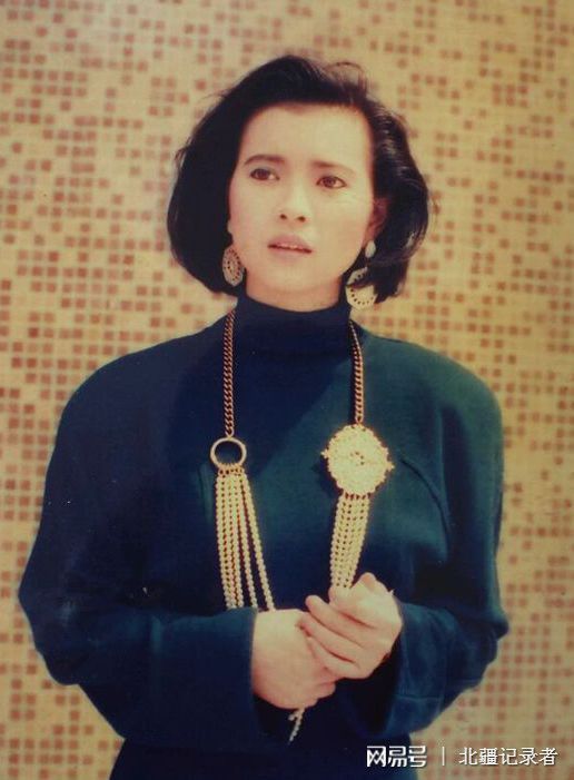 蓝洁瑛的隐秘生活与内心挣扎_蓝洁瑛的隐秘生活与内心挣扎_蓝洁瑛的隐秘生活与内心挣扎