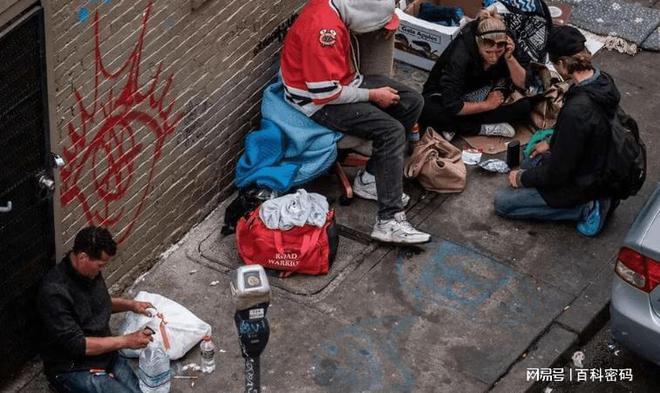 跨界歌王陈奕迅_跨年演唱会陈奕迅_陈奕迅参加国际歌手评论活动，跨界引发讨论