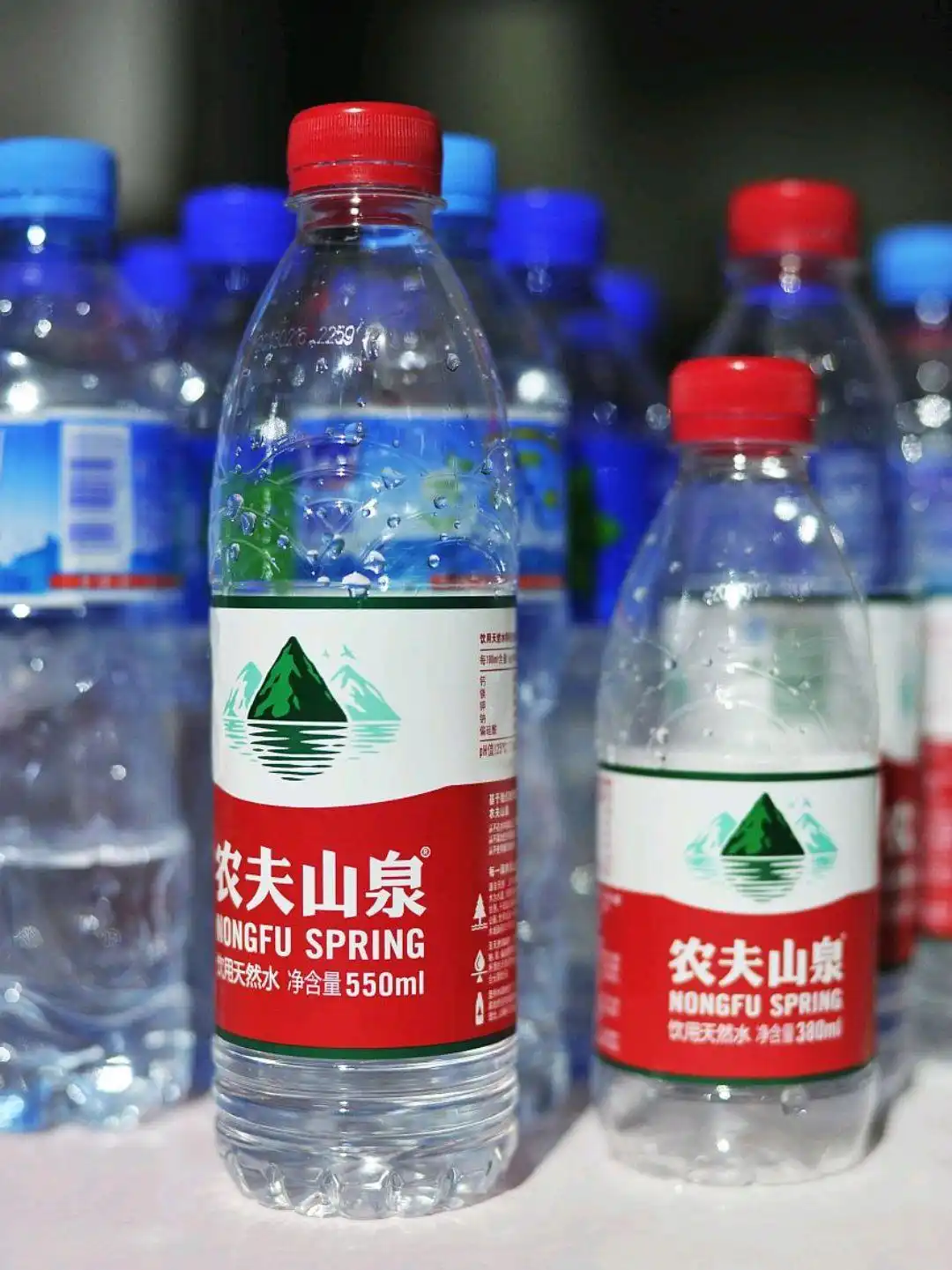 钟睒睒如何应对饮用水行业的挑战_饮用水面临着挑战我国主要是_钟睒睒如何应对饮用水行业的挑战