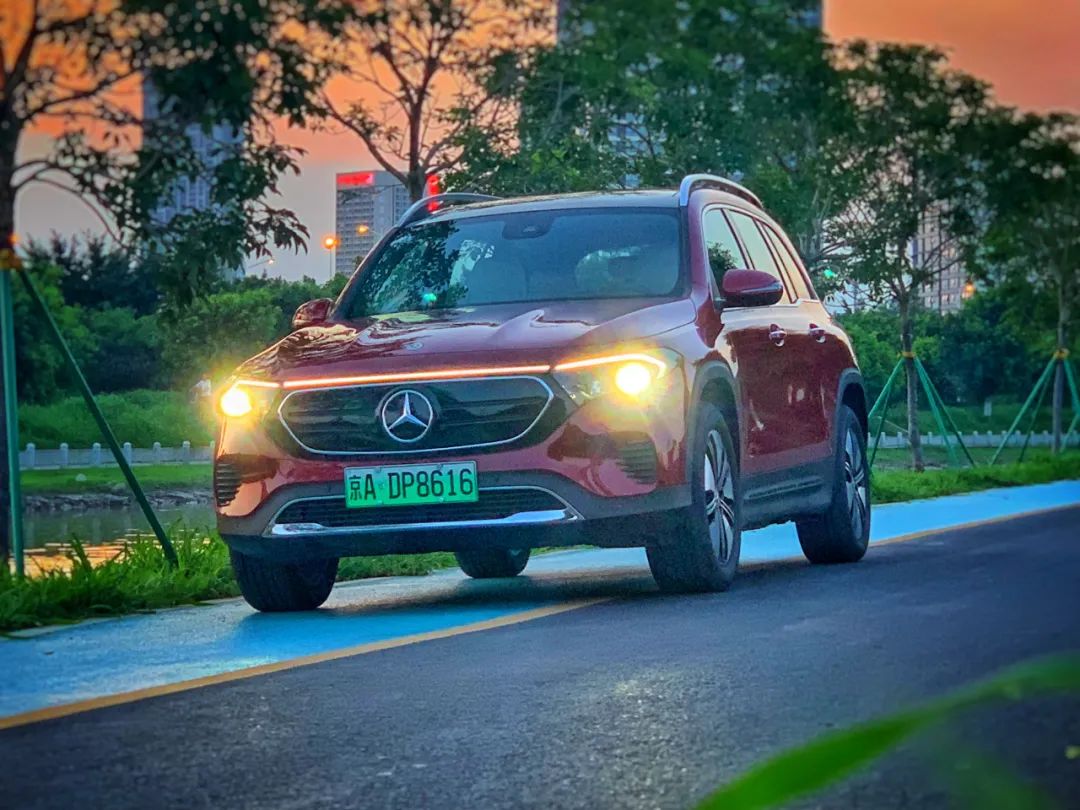 奔驰车辆驾驶模式怎么选_奔驰的体验专家是干嘛的_奔驰的驾驶模式选择与驾驶体验