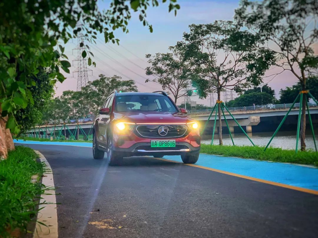 奔驰的驾驶模式选择与驾驶体验_奔驰车辆驾驶模式怎么选_奔驰的体验专家是干嘛的