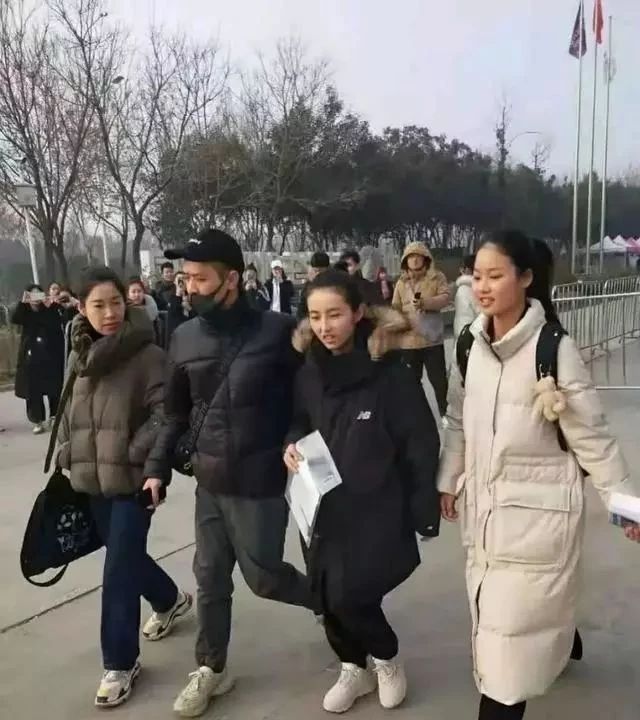 张子枫的男朋友是谁_张子枫演的电影_张子枫