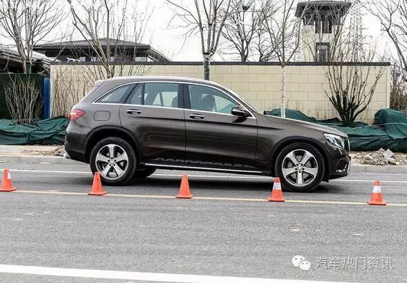 驾驶奔驰体验模式选择哪个_奔驰的驾驶模式选择与驾驶体验_驾驶奔驰体验模式选择什么