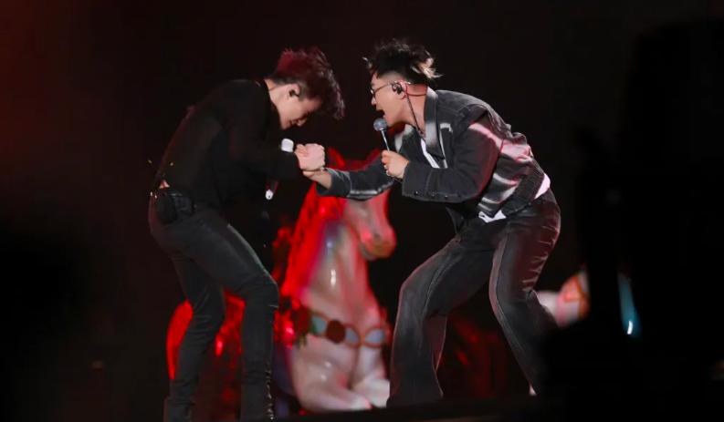 薛之谦和别人合作的歌_薛之谦演员创作历程_薛之谦与志同道合的朋友分享创作体验,开启新旅程