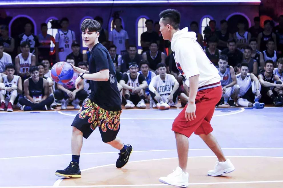 李易峰谈感情_李易峰个人访谈_李易峰谈及自身成长，分享人生体验