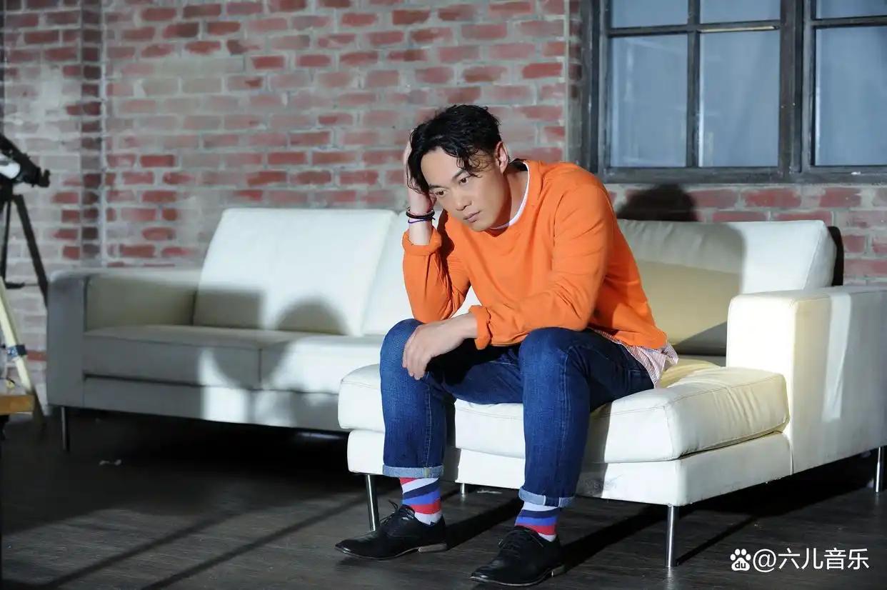 陈奕迅的经典歌曲再度翻唱，感动无数乐迷_《谜》歌词_《迷》歌词