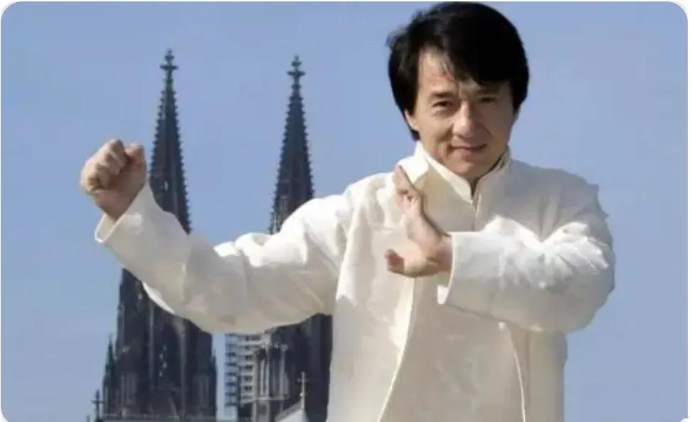 成龙：动作电影的传奇巨星_成龙巨星电影传奇动作演员表_成龙巨星电影传奇动作在线观看