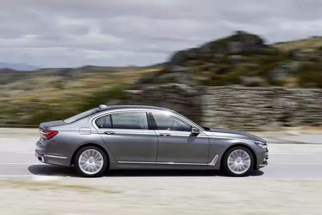 宝马车乘客保护系统故障_宝马的创新安全科技如何守护乘客？_宝马乘客保护系统