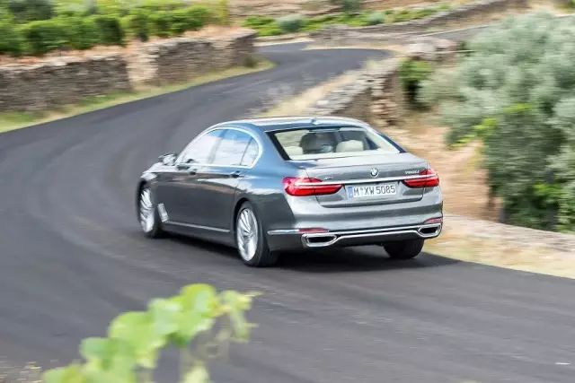 宝马车乘客保护系统故障_宝马乘客保护系统_宝马的创新安全科技如何守护乘客？