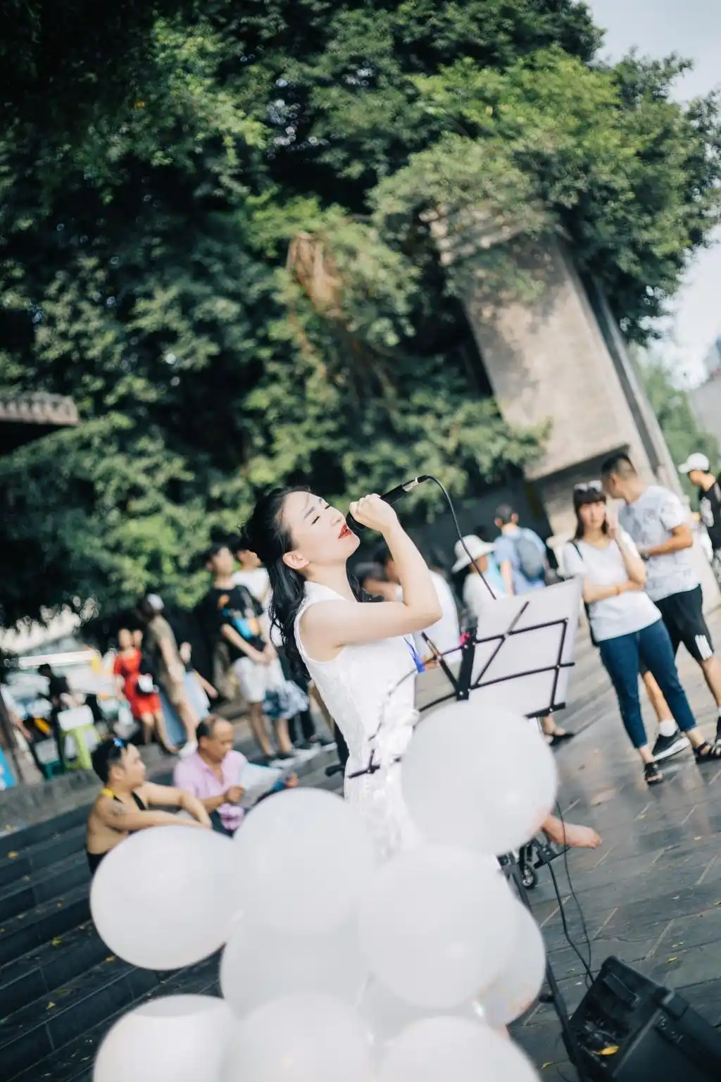 放一首薛之谦的音乐_薛之谦在音响体验会受欢迎，现场歌曲感动观众_薛之谦的音乐节