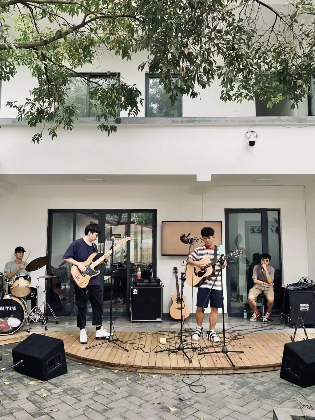 放一首薛之谦的音乐_薛之谦在音响体验会受欢迎，现场歌曲感动观众_薛之谦的音乐节