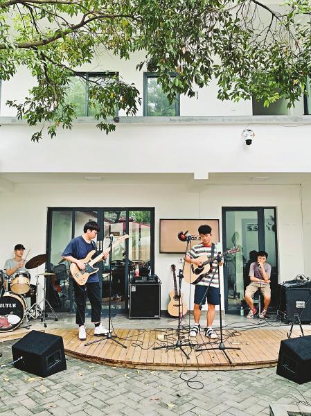 薛之谦的音乐节_薛之谦音乐欣赏_薛之谦在音响体验会受欢迎，现场歌曲感动观众