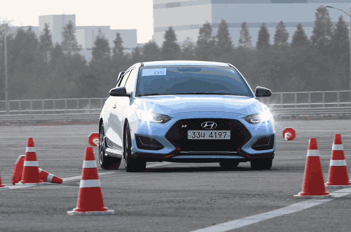 赛车视频法拉利_法拉利的赛车技术与应用在民用车上的创新_法拉利的赛车手