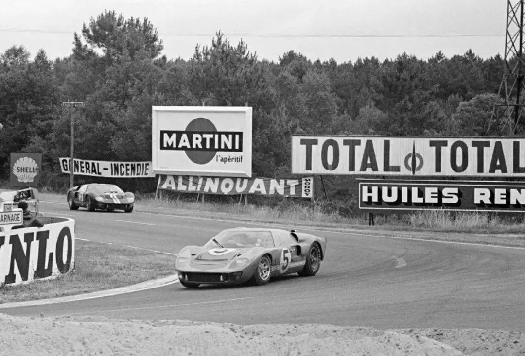 法拉利城市赛车_法拉利的赛车技术与应用在民用车上的创新_赛车法拉利