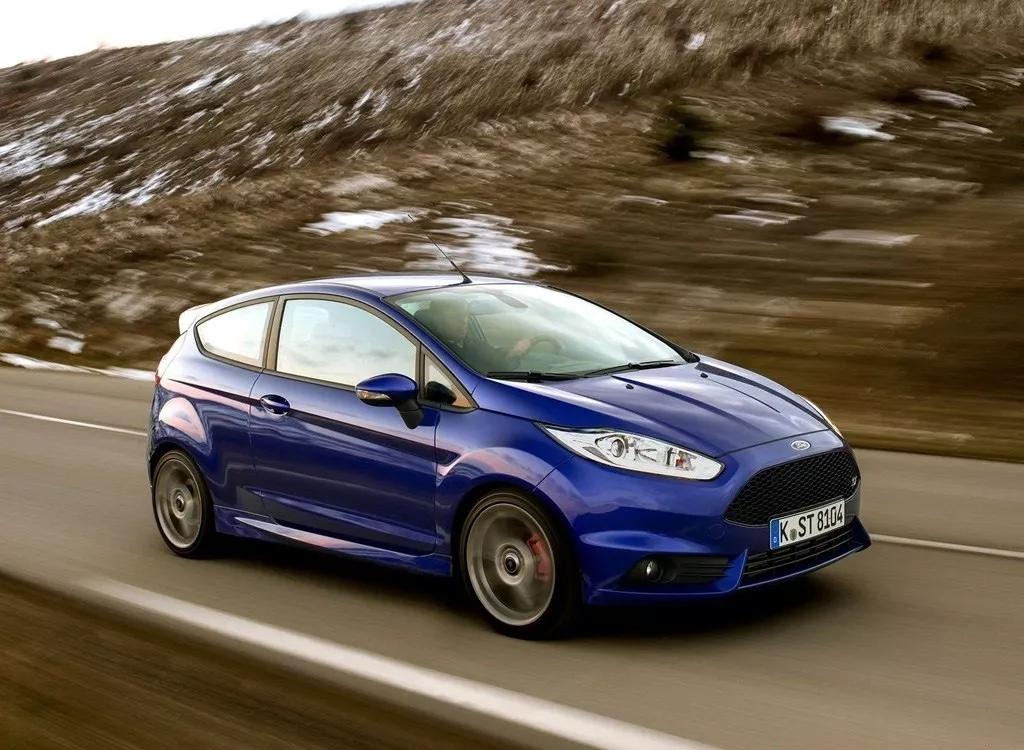 法拉利的赛车技术与应用在民用车上的创新_法拉利城市赛车_赛车法拉利