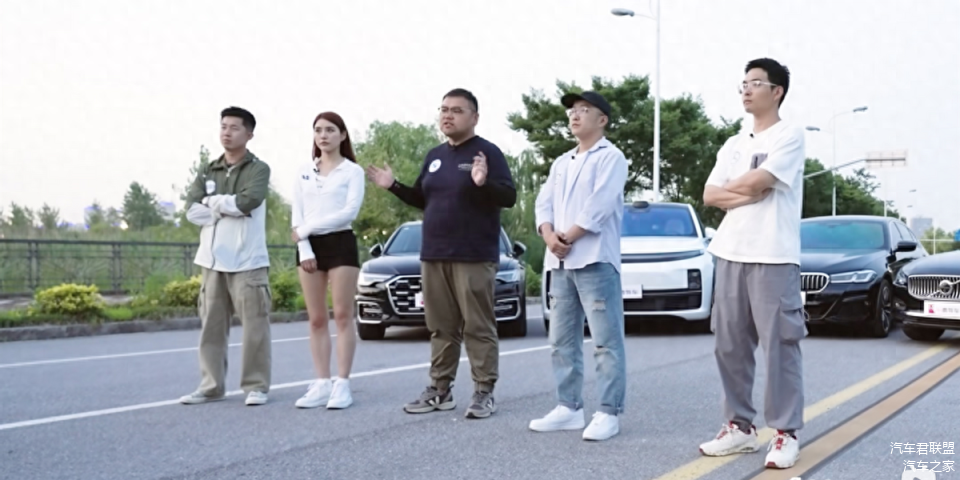 奥迪智能驾驶车_奥迪的智能驾驶辅助系统：安全与便捷_奥迪辅助驾驶功能怎么用