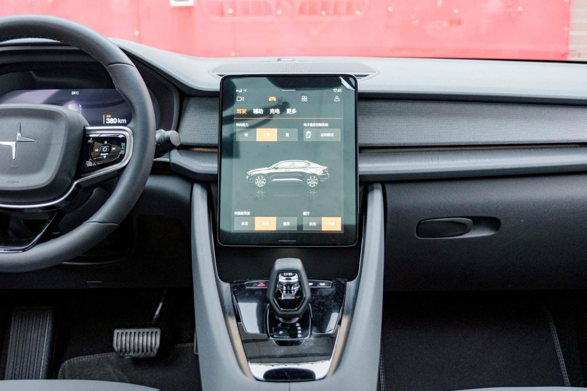 劳斯莱斯的音响系统：豪华体验的核心_劳斯莱斯音响什么牌子_汽车音响劳斯莱斯