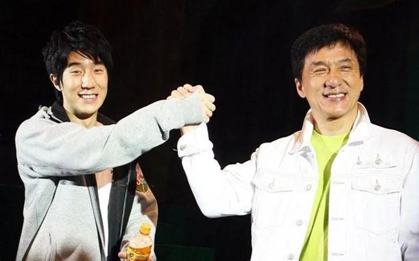 李小龙的表演者_李小龙电影成就_李小龙的演艺生涯与成就