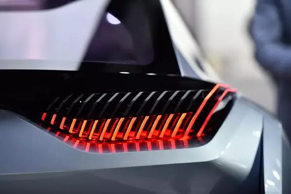 宾利的电动汽车未来:探索全新领域_宾利电动越野车suv报价_宾利suv电动汽车