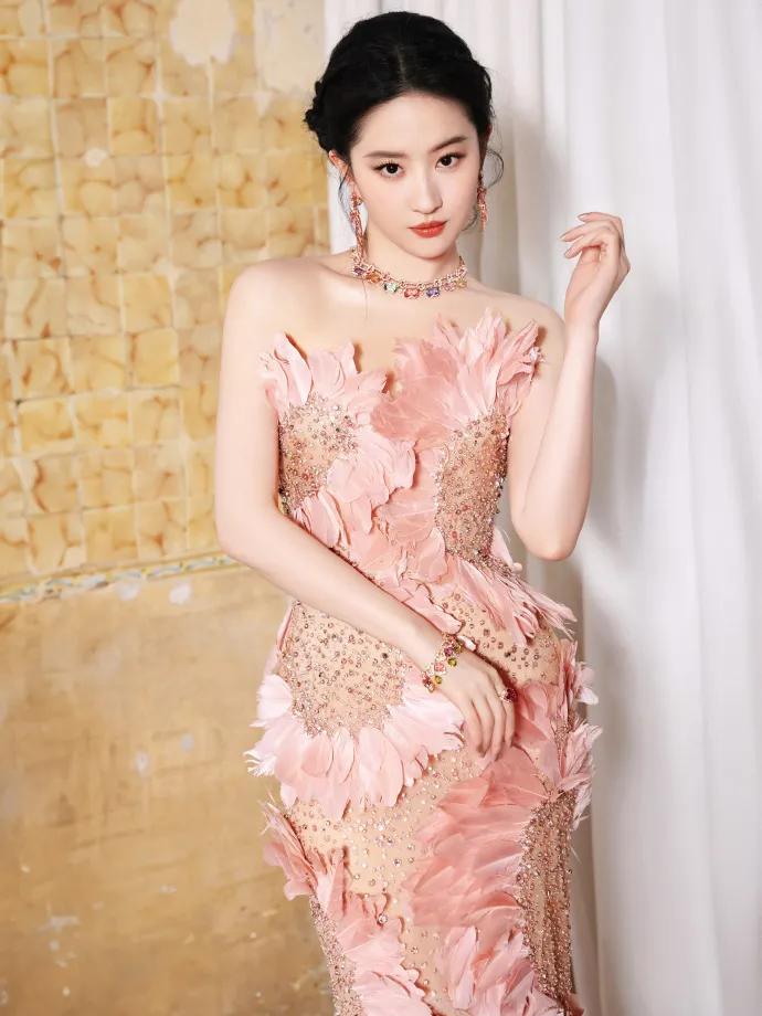 关晓彤鹿晗分手_关晓彤_关晓彤鹿晗最新消息