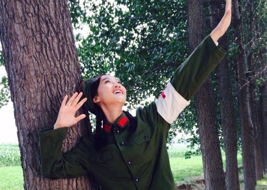 关晓彤礼服争议_关晓彤_关晓彤鹿晗最新消息