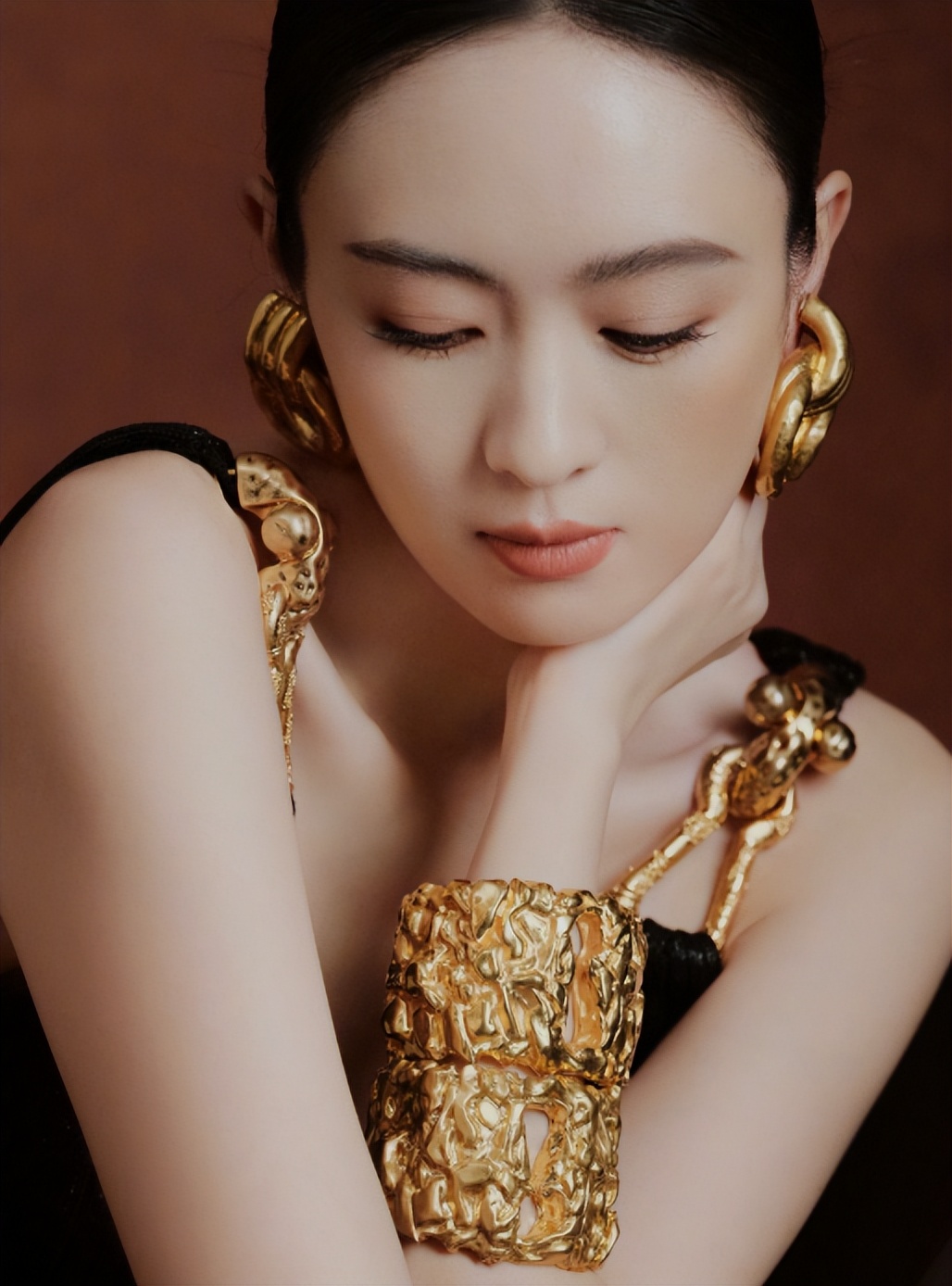 关晓彤礼服争议_关晓彤鹿晗最新消息_关晓彤