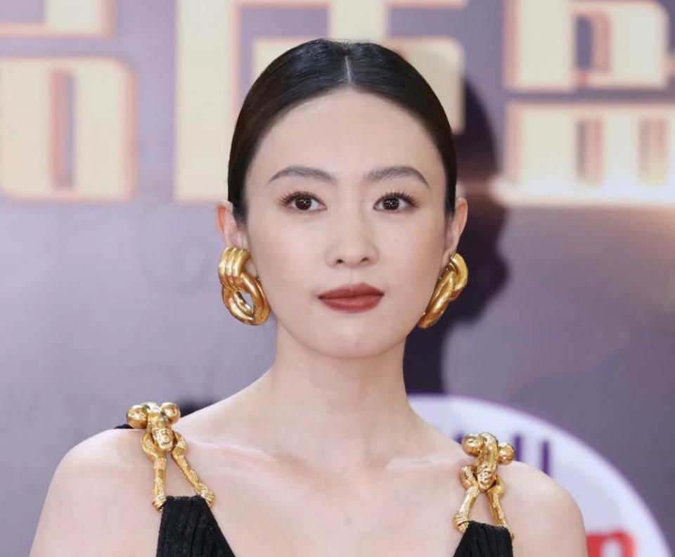 关晓彤鹿晗最新消息_关晓彤_关晓彤礼服争议