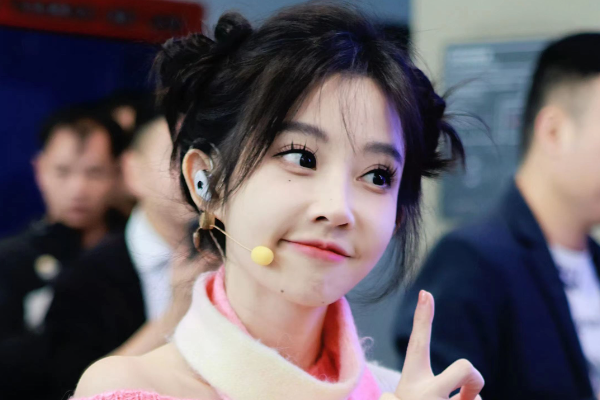 冯提莫的歌曲获得国际奖项提名，提升知名度_冯提莫新歌获奖_冯提莫得歌