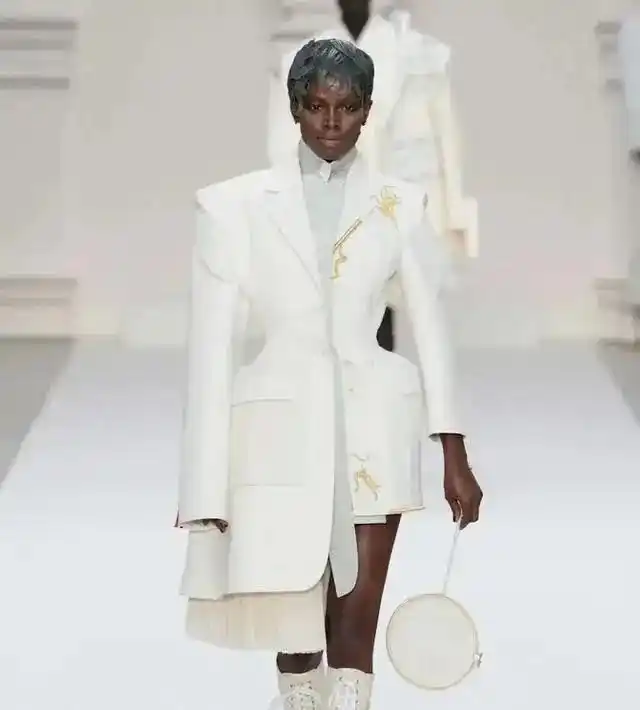 李宇春终于官宣了_李宇春gq_李宇春的每一次现身都让人期待不已，充满惊喜