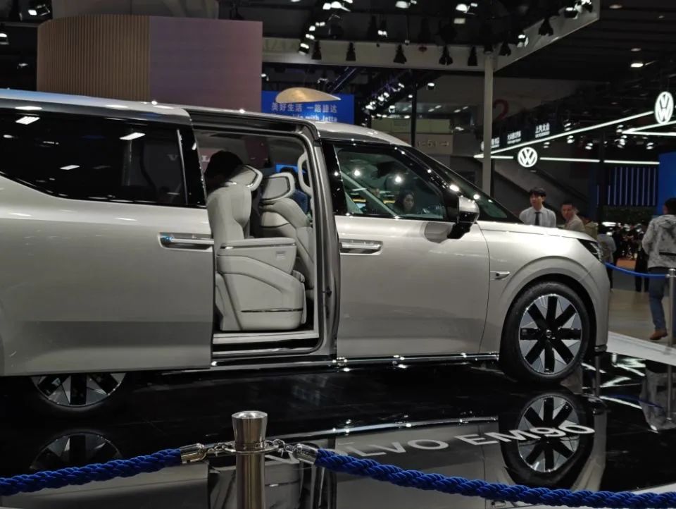 凯迪拉克豪华品牌吗_凯迪拉克最豪华的suv_凯迪拉克与其他豪华车品牌的比较