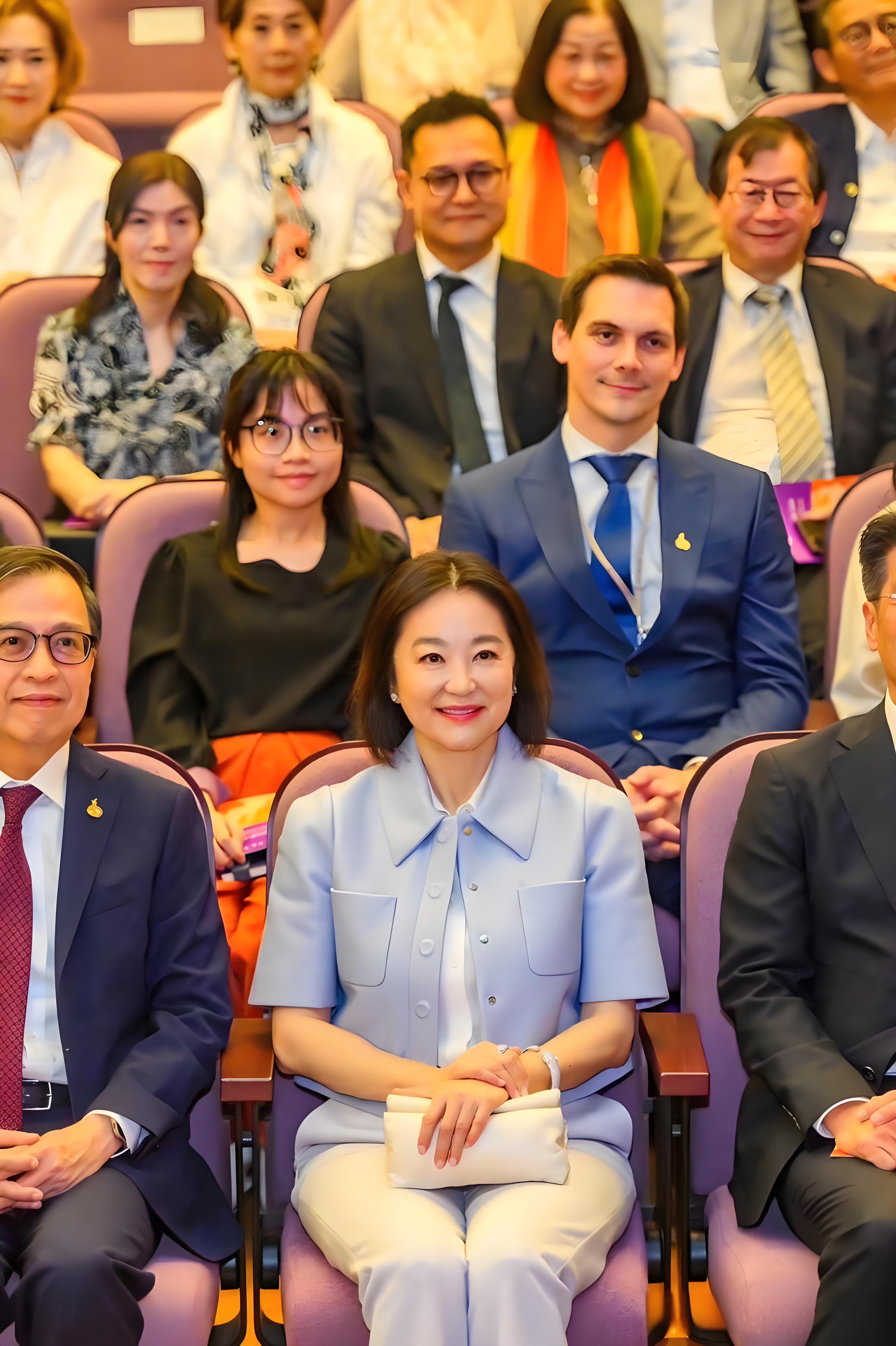 社会老龄化带来的影响_林青霞秦汉第一部作品_林青霞的作品对社会文化的影响