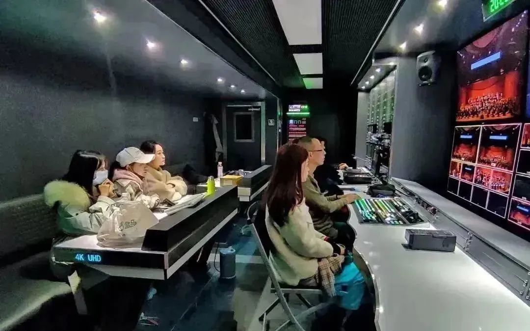 李宇春国际影响力_李宇春音乐会_李宇春参与文化交流活动，推动中外音乐合作