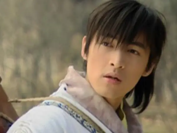 胡歌（Hu Ge） - 除了经典的《仙剑奇侠传》，还参与了《猎场》等剧。_胡歌演的仙剑奇侠传叫什么名字_胡歌在仙剑饰演的角色