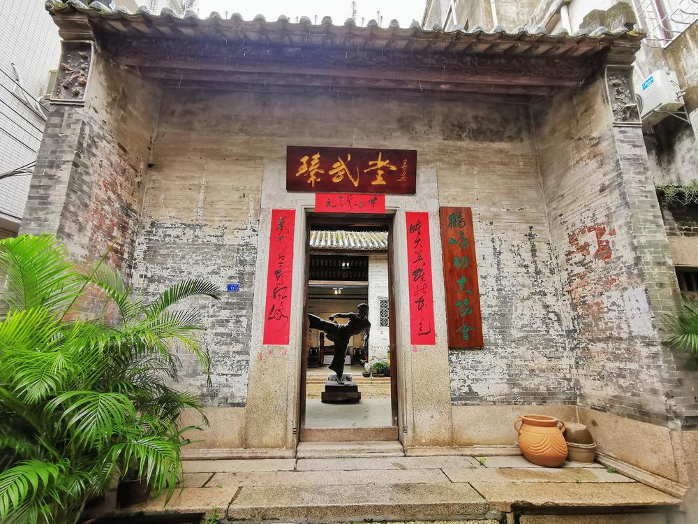 李小龙与中国武术的结合_李小龙武术的终极目的_李小龙谈传统武术