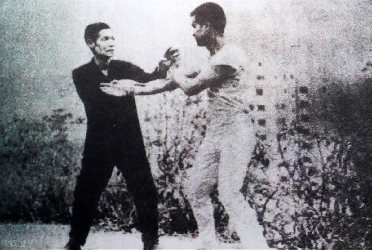 李小龙与中国武术的结合_李小龙谈传统武术_李小龙武术思想