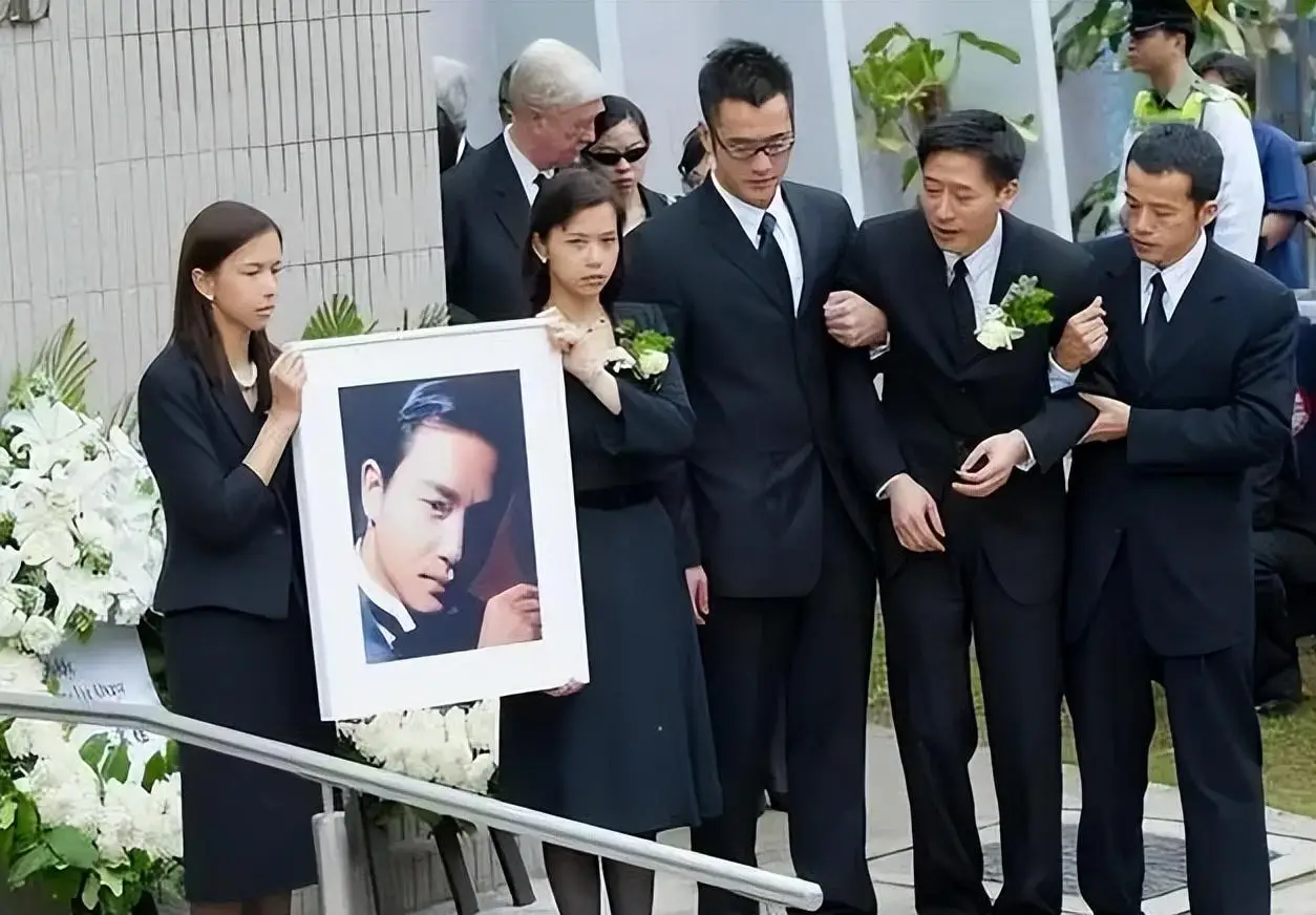 张国荣在公众心中的形象_张国荣公众心中形象大使是谁_众星眼中的张国荣