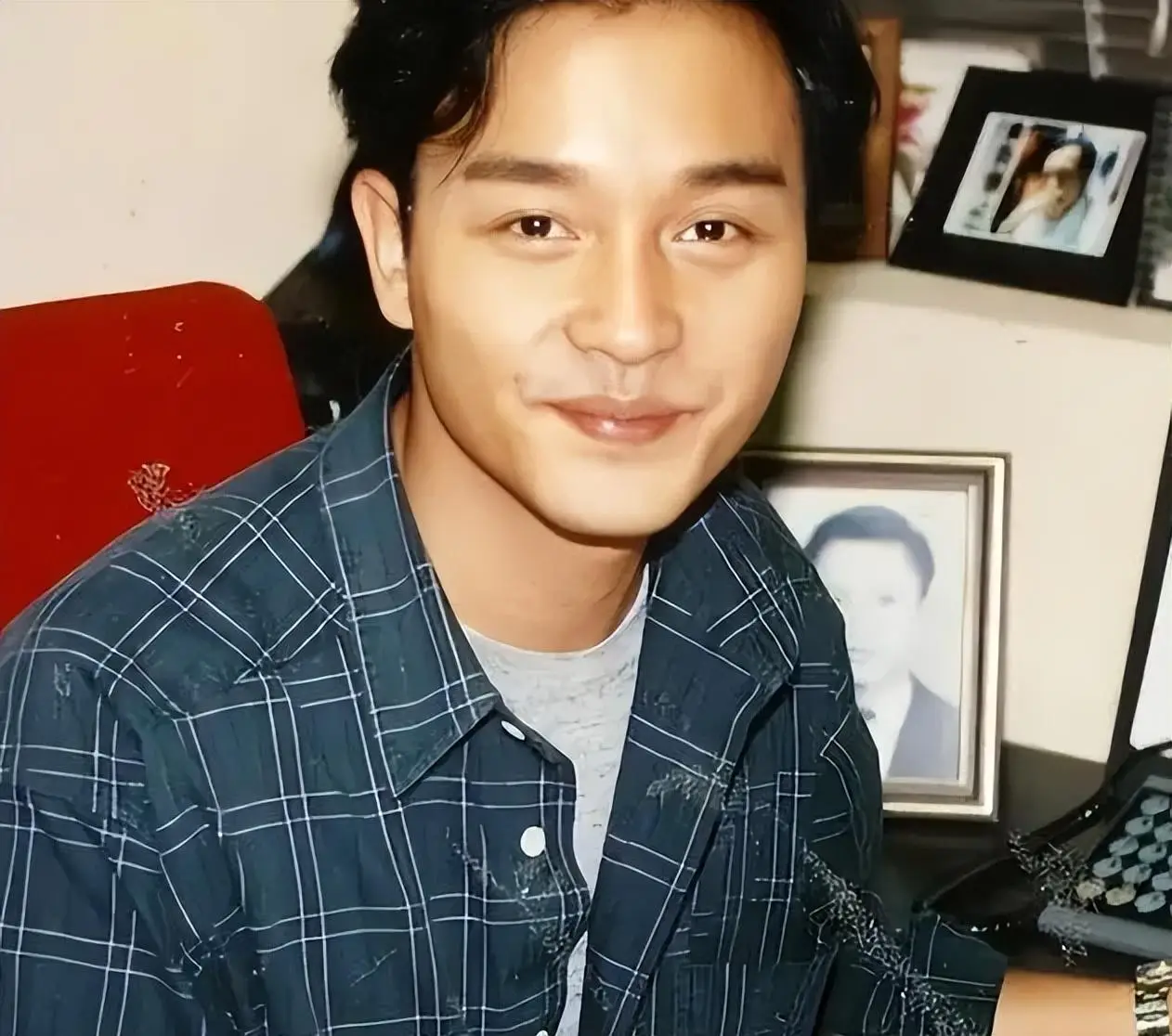 张国荣公众心中形象大使是谁_众星眼中的张国荣_张国荣在公众心中的形象